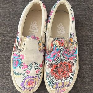 Vans classic Women's Floral Slip-On satin Sneakers - Cream and brocade flower de
